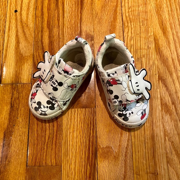 size 4 wide baby shoes